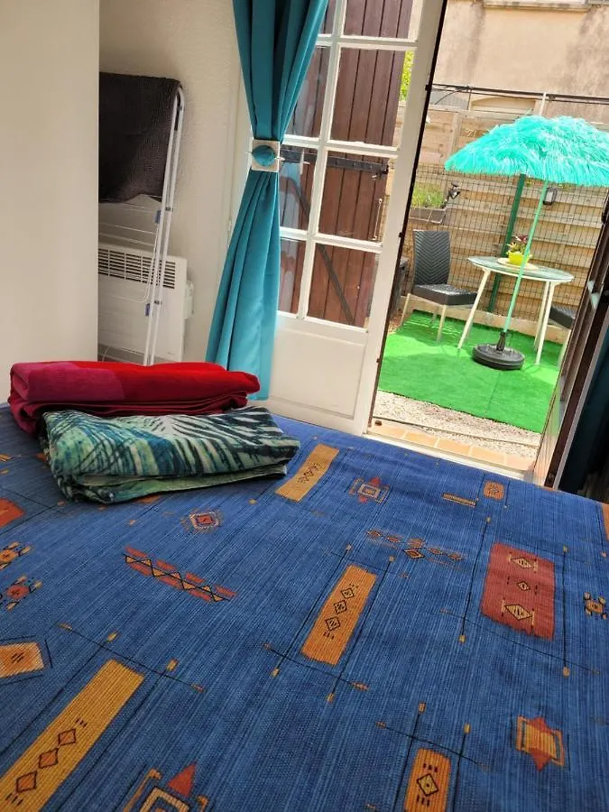 Quarto em Acomodações Particulares Chambre Privee Chez L'Habitant En Rez-De-Jardin Saint-Raphaël