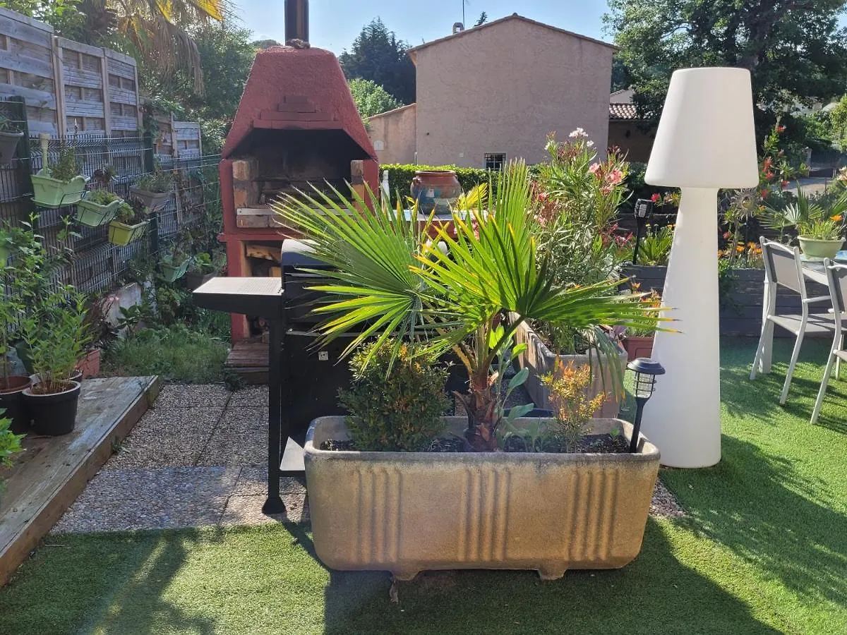 Chambre Privee Chez L'Habitant En Rez-De-Jardin Saint-Raphael  Homestay